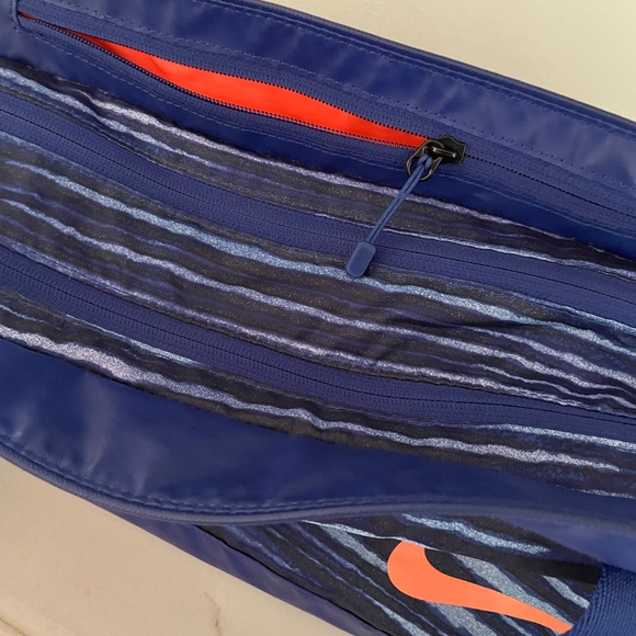 Nike Duffle Bag - Picture 4 of 7